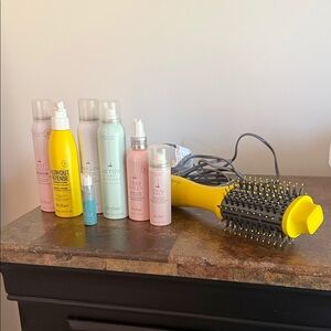 Drybar assorted hair care set. This has been used a few times.